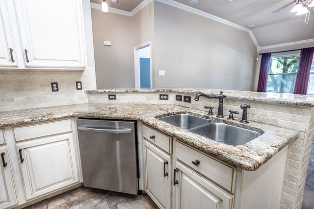 1812 Copper Leaf Drive, Corinth, TX 76210
