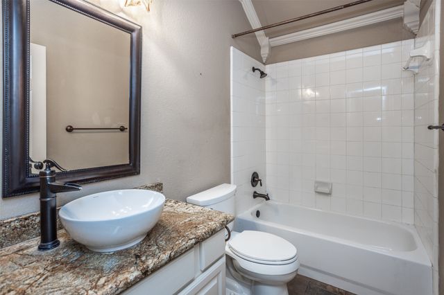 1812 Copper Leaf Drive, Corinth, TX 76210