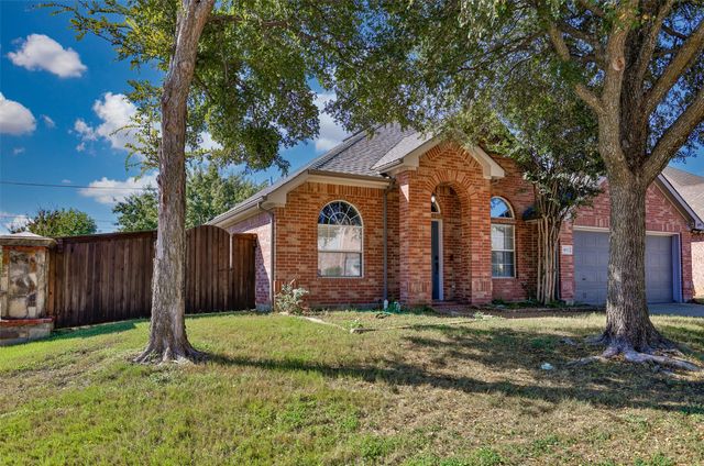 1812 Copper Leaf Drive, Corinth, TX 76210