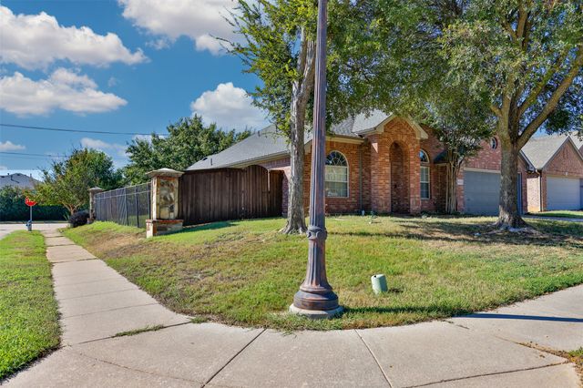 1812 Copper Leaf Drive, Corinth, TX 76210