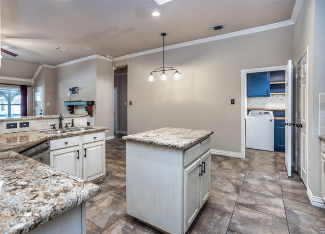 1812 Copper Leaf Drive, Corinth, TX 76210