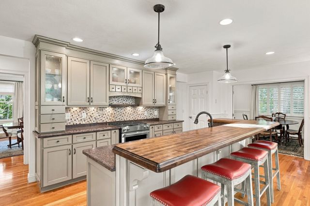 37 Chestnut Street, North Andover, MA 01845