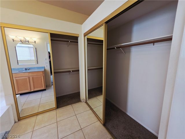 2920 Setting Sun Street, Las Vegas, NV 89117