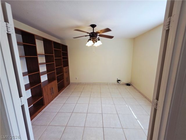 2920 Setting Sun Street, Las Vegas, NV 89117