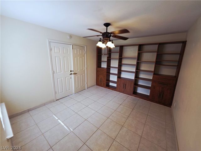2920 Setting Sun Street, Las Vegas, NV 89117
