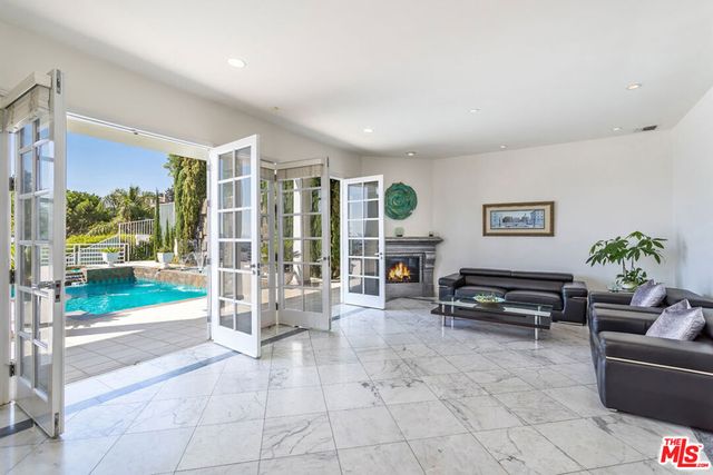 1255 Hilldale Avenue, West Hollywood, CA 90069