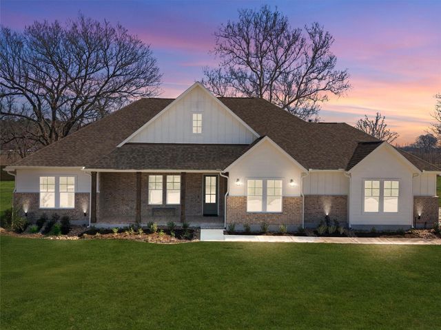 151 Moonlight Drive, Smithville, TX 78957