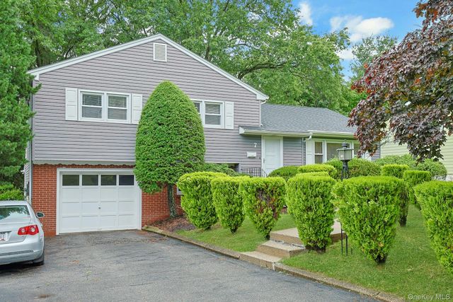 7 Stewart Place, Spring Valley, NY 10977