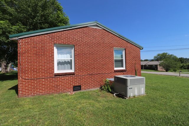 814 W End Ave, Mcminnville, TN 37110
