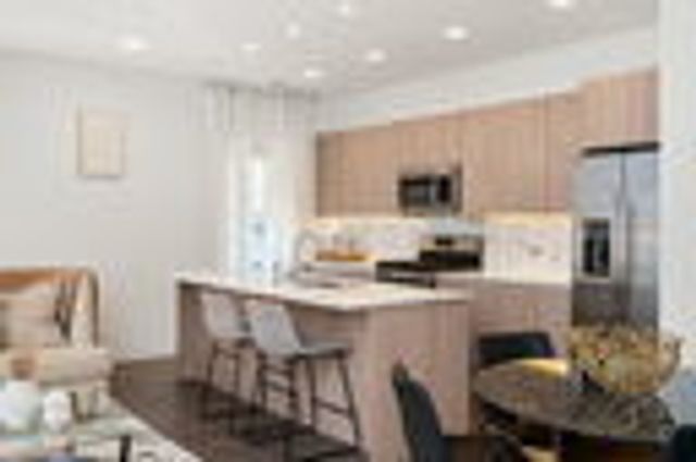 8467 GRAND Avenue 104, River Grove, IL 60171