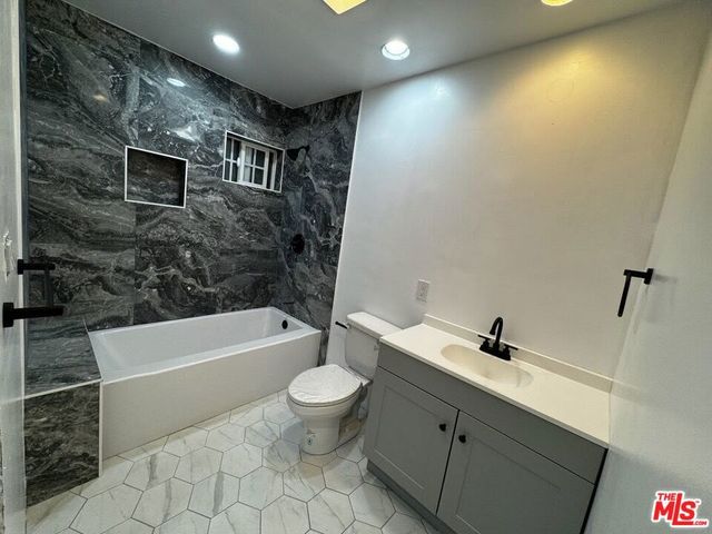 644 E 118th Place, Los Angeles, CA 90059
