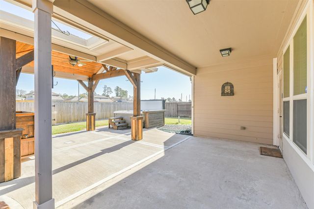 24622 Emerald Pool Falls Drive, Tomball, TX 77375