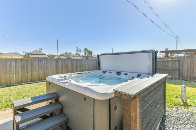 24622 Emerald Pool Falls Drive, Tomball, TX 77375