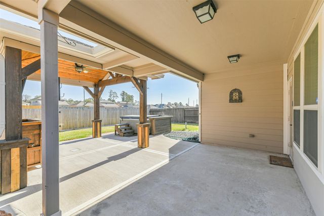 24622 Emerald Pool Falls Drive, Tomball, TX 77375