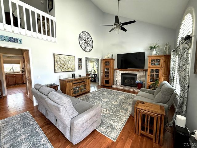 1413 Creek Pointe, Farmington, NY 14425