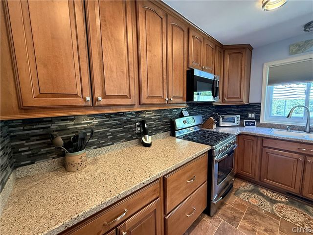 1413 Creek Pointe, Farmington, NY 14425