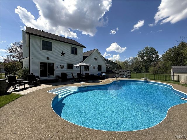 1413 Creek Pointe, Farmington, NY 14425