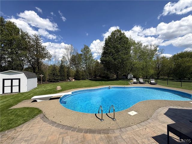 1413 Creek Pointe, Farmington, NY 14425