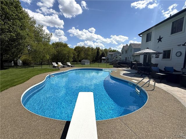 1413 Creek Pointe, Farmington, NY 14425