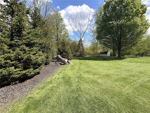 1413 Creek Pointe, Farmington, NY 14425