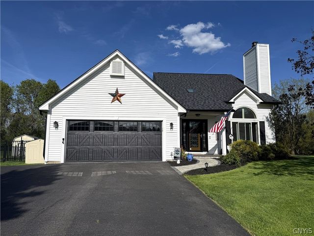 1413 Creek Pointe, Farmington, NY 14425