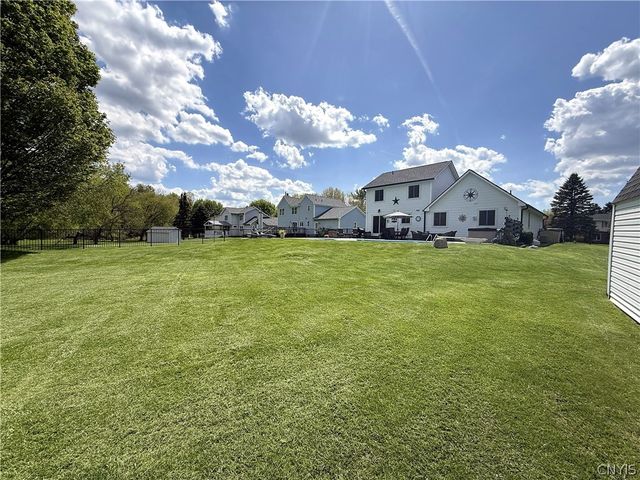 1413 Creek Pointe, Farmington, NY 14425
