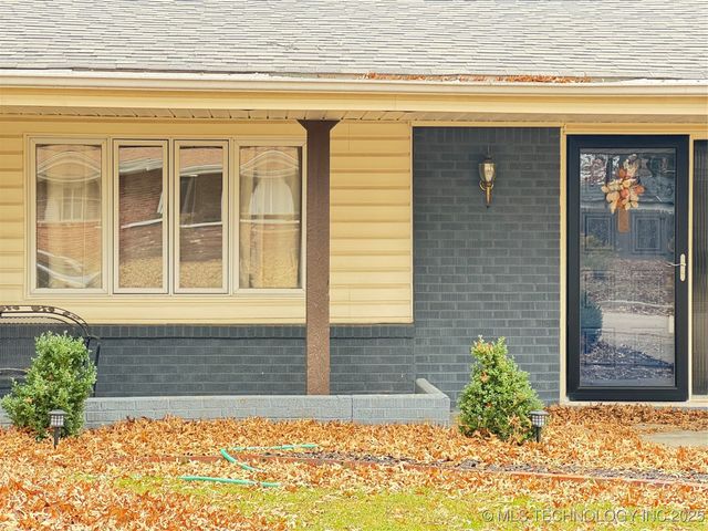 1335 N McFarland Place, Claremore, OK 74017