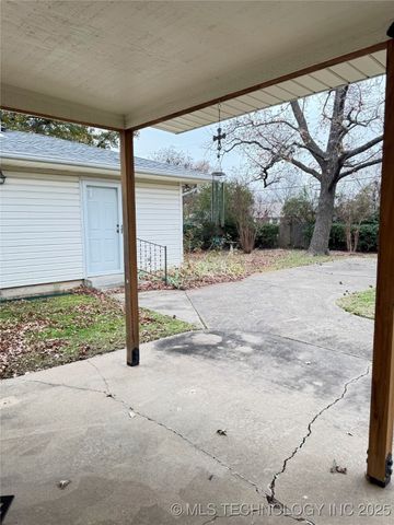 1335 N McFarland Place, Claremore, OK 74017