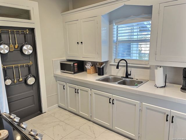 404 W Walnut, Seguin, TX 78155