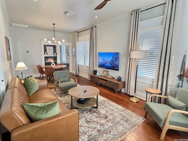 404 W Walnut, Seguin, TX 78155