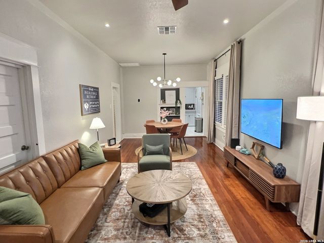 404 W Walnut, Seguin, TX 78155