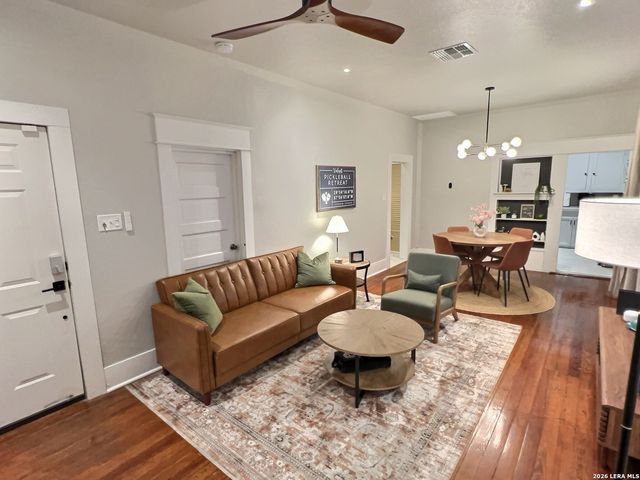 404 W Walnut, Seguin, TX 78155