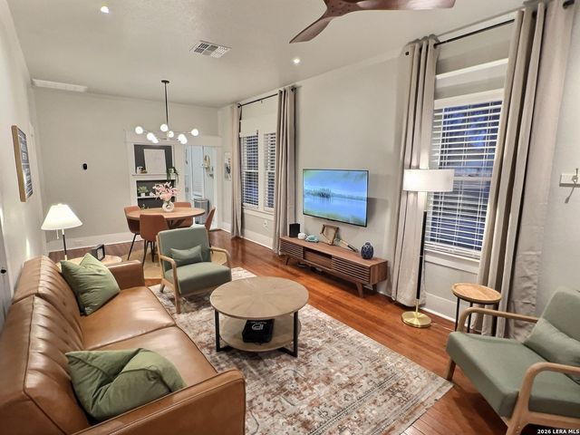 404 W Walnut, Seguin, TX 78155