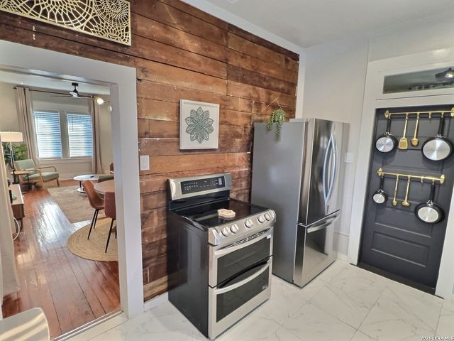 404 W Walnut, Seguin, TX 78155