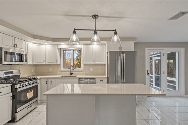 42 Belfield Drive, Johnston, RI 02919