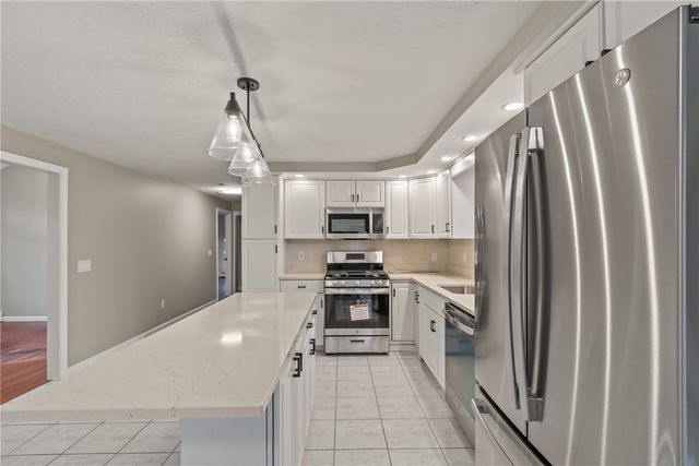 42 Belfield Drive, Johnston, RI 02919