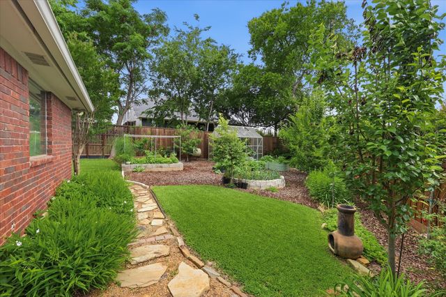 1032 Steeplewood Drive, Grapevine, TX 76051