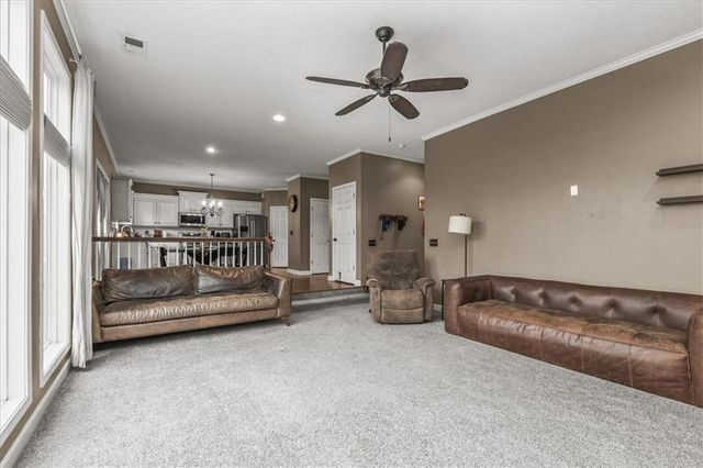 3821 SW Evergreen Lane, Lee's Summit, MO 64082