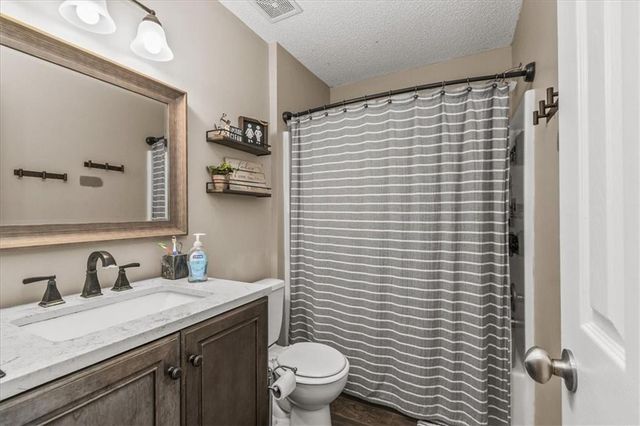 3821 SW Evergreen Lane, Lee's Summit, MO 64082