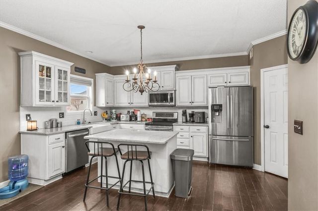 3821 SW Evergreen Lane, Lee's Summit, MO 64082