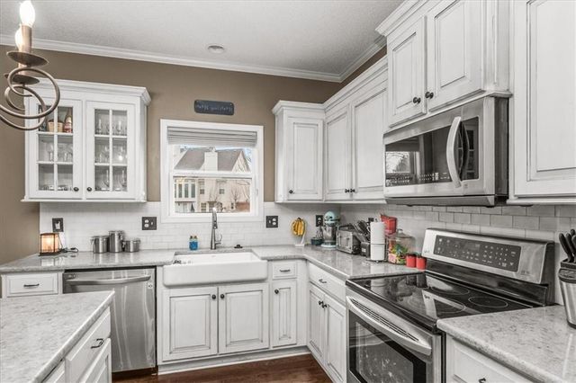 3821 SW Evergreen Lane, Lee's Summit, MO 64082