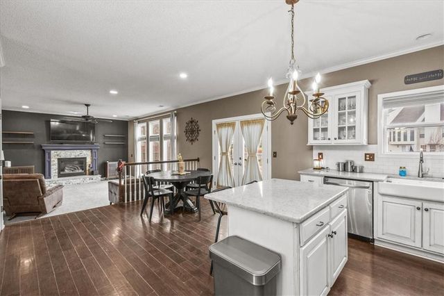 3821 SW Evergreen Lane, Lee's Summit, MO 64082