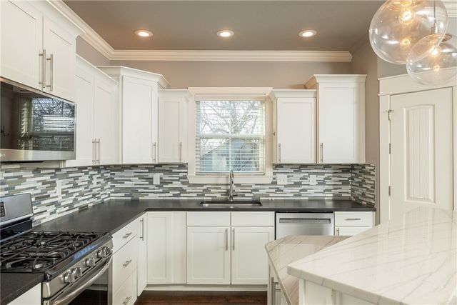 2446 N Wilderness Lane, Fayetteville, AR 72703