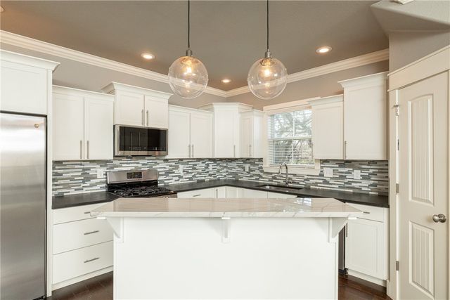 2446 N Wilderness Lane, Fayetteville, AR 72703