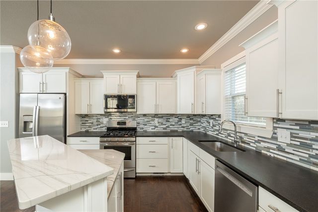 2446 N Wilderness Lane, Fayetteville, AR 72703