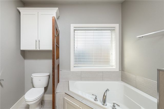 2446 N Wilderness Lane, Fayetteville, AR 72703