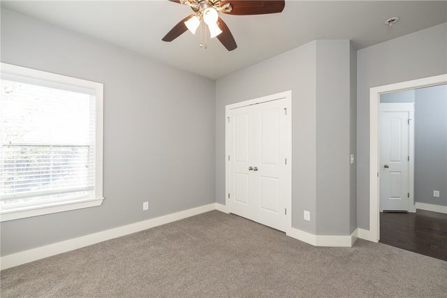 2446 N Wilderness Lane, Fayetteville, AR 72703