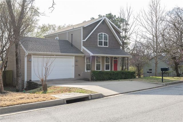 2446 N Wilderness Lane, Fayetteville, AR 72703