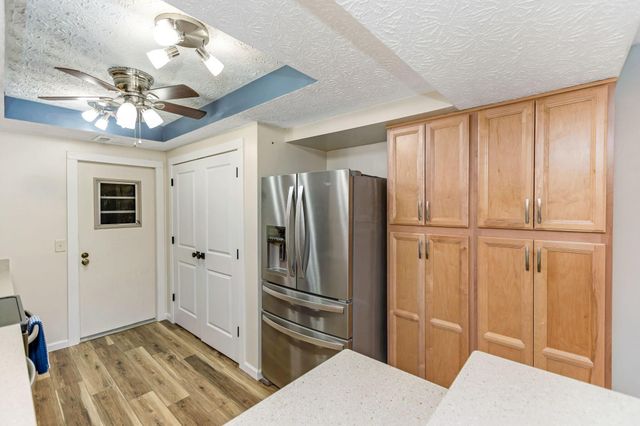 5846 Willow Lake Drive, Grove City, OH 43123