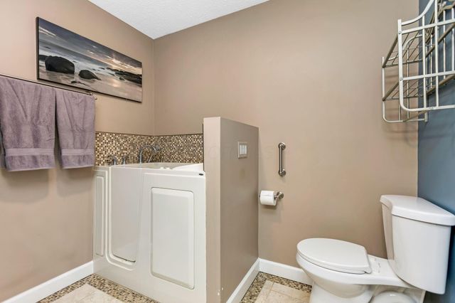 5846 Willow Lake Drive, Grove City, OH 43123